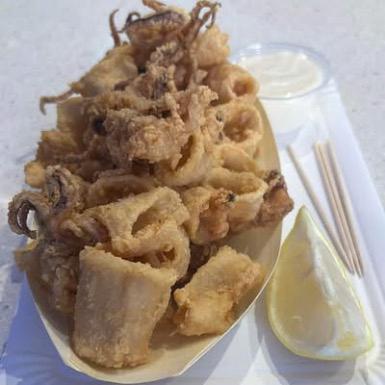 Ración de rabas de calamar con limón